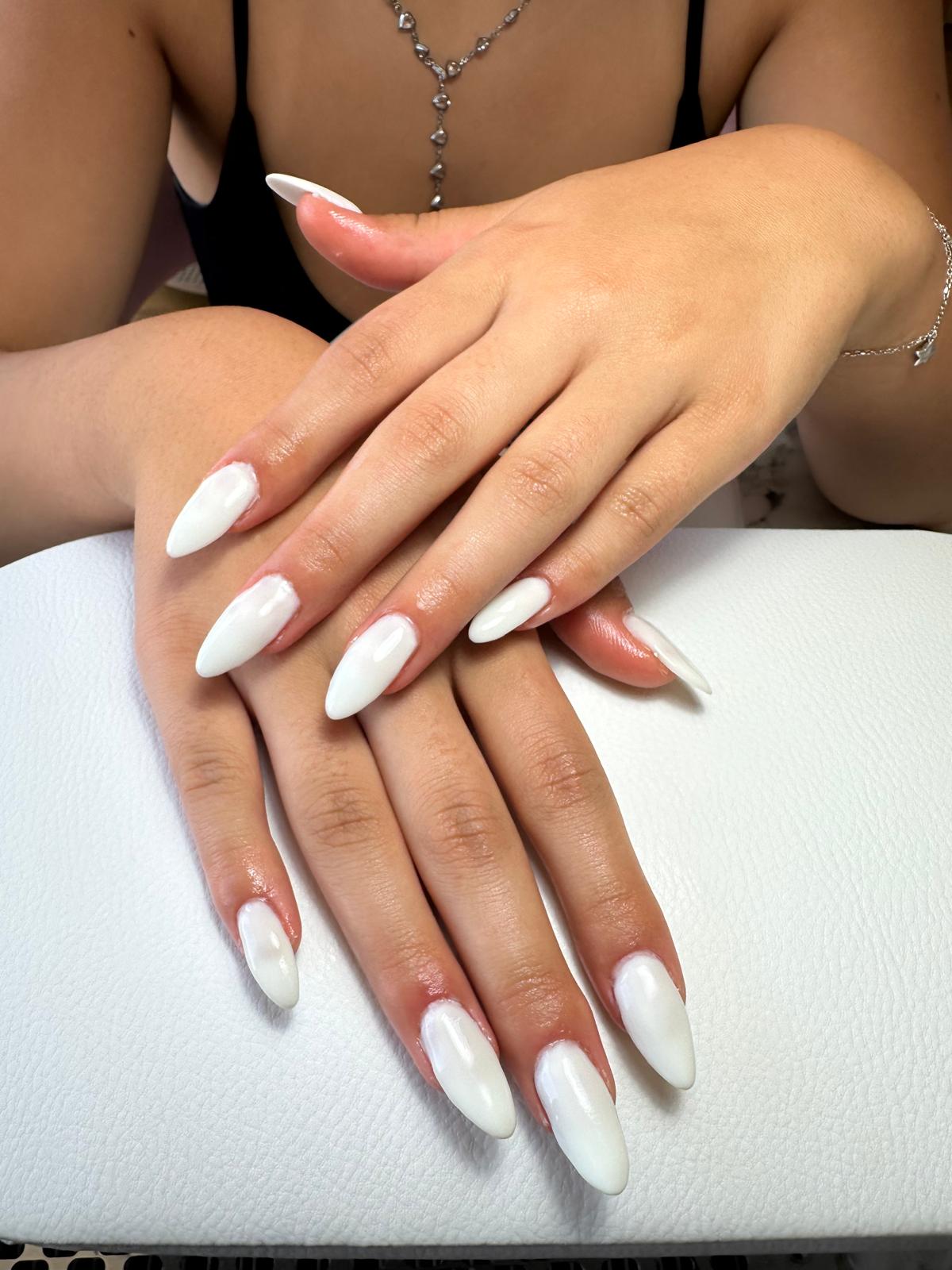 OVÉ Atelier Beauté tırnak tasarımı